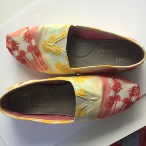 Toms size 6.5